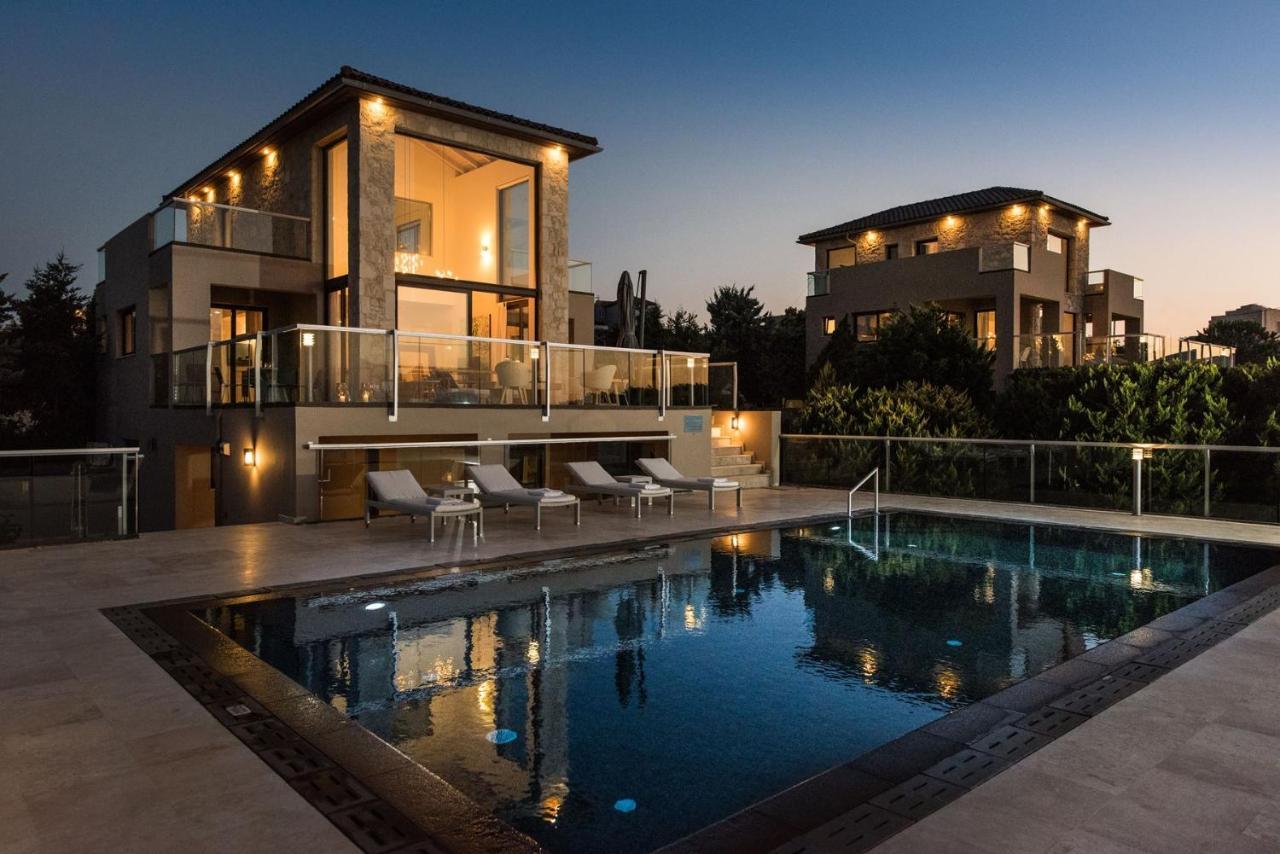 Magnifique Villa Avec Piscine Au Bord De Mer Chorafakia Exterior photo