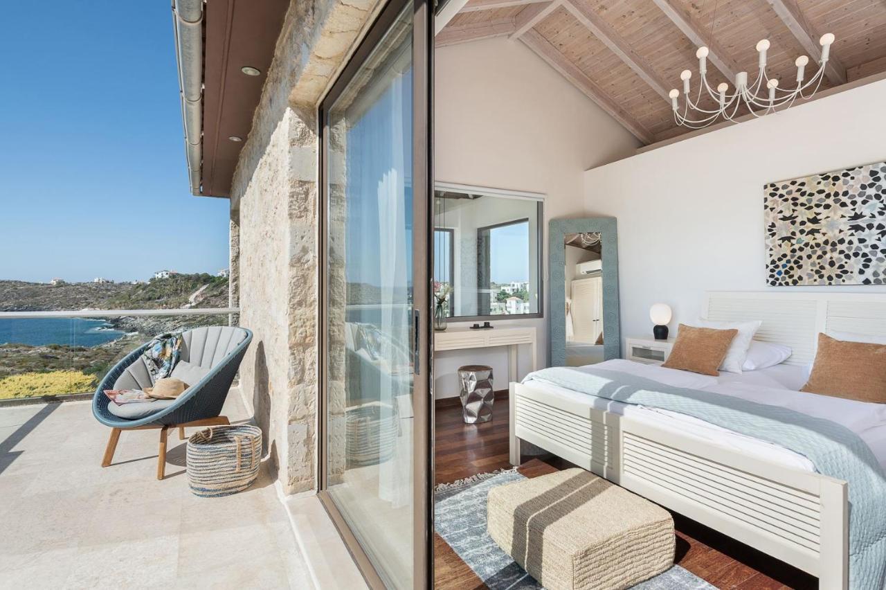 Magnifique Villa Avec Piscine Au Bord De Mer Chorafakia Exterior photo